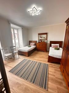 Postel nebo postele na pokoji v ubytování Azor International Hostel