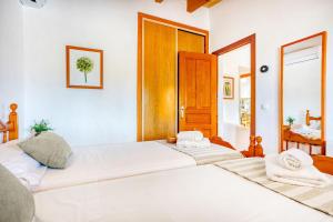 Postel nebo postele na pokoji v ubytování Chalet Turó by dracmallorca