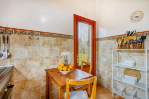 Kuchyň nebo kuchyňský kout v ubytování Chalet Turó by dracmallorca
