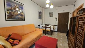 a living room with a couch and a table at Tuscany Nature Relax in Pieve Santo Stefano