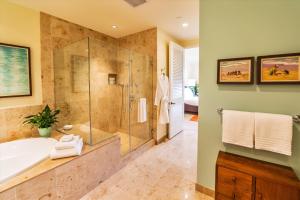 Koupelna v ubytování Wailea's Super Chic - Super Luxe W Ocean Views! Experience Wailea Seashore K507! + 32 fotografií