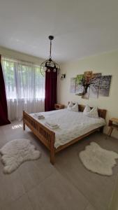 a bedroom with a large bed in a room with rugs at University Apt in Baia Mare