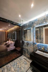 Letto o letti in una camera di Cuni Luxury Hotel