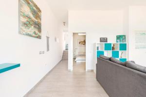 TV a/nebo společenská místnost v ubytování Las Dunas Corralejo Home with swimming pool