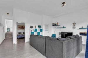 TV a/nebo společenská místnost v ubytování Las Dunas Corralejo Home with swimming pool + 20 fotografií