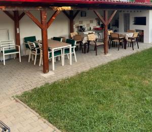 a group of tables and chairs under a pavilion at Villa Stoia in Ocna Sibiului