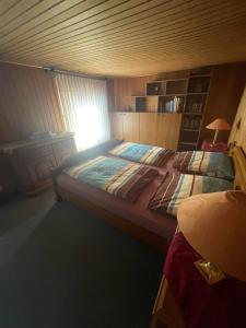 a large bed in a room with a window at Ferienwohnung Bongartz in Einbeck