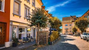 a street in a town with chairs and buildings at Appartement 40 m2 in Porrentruy