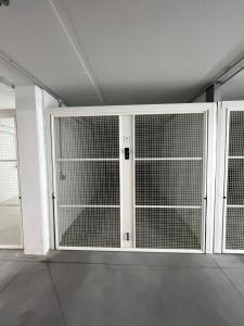 a garage door with a gate in a room at Jesolo Pineta Fronte Mare - Jl Blue Apartments C5 in Lido di Jesolo