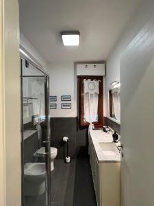Ένα μπάνιο στο Il Parco Apartments +38 φωτογραφίες