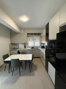 Η κουζίνα ή μικρή κουζίνα στο Portside luxurious apartments