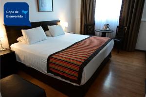 Cama ou camas em um quarto em Hotel Mendoza