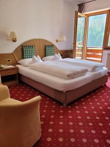 Postel nebo postele na pokoji v ubytování Hotel Garni Royal