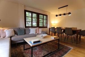 Posezení v ubytování Chalet Pradella by Arosa Holiday