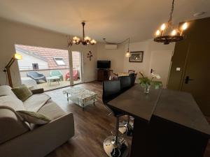 a living room with a couch and a table at La Cour de Mamama Appartement 6 in Ohnenheim