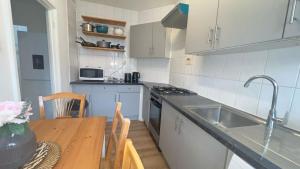 Una cocina o kitchenette en Comfortable Rooms Heart of Shoreditch