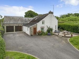 En have udenfor Priory cottage + 3 billeder