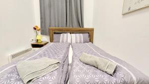 Postel nebo postele na pokoji v ubytování Comfortable rooms in Lugner City area HE