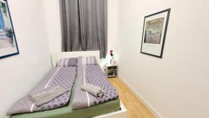 Postel nebo postele na pokoji v ubytování Comfortable rooms in Lugner City area HE