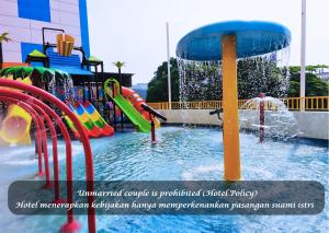 Bazén v ubytování Hotel Gren Alia Cikini nebo v jeho okolí