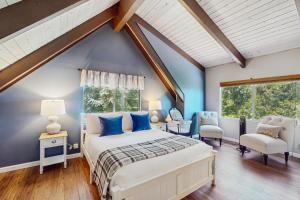 Ένα ή περισσότερα κρεβάτια σε δωμάτιο στο Birchwood Bliss