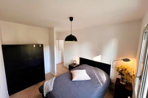 Ένα ή περισσότερα κρεβάτια σε δωμάτιο στο Maison Libourne 2 Chambres