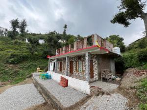 a small house sitting on top of a hill at Ganga Valley Homestay in Chakrāta +28 photos