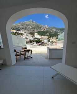 a room with an archway with a view of a city at Hotel Posa Posa in Positano