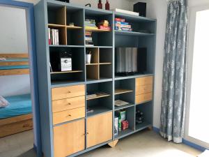 Perpustakaan di apartmen
