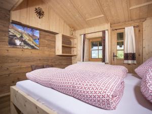 Posteľ alebo postele v izbe v ubytovaní Holiday Home Hochzillertalblick by Interhome