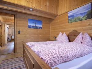 Posteľ alebo postele v izbe v ubytovaní Holiday Home Hochzillertalblick by Interhome
