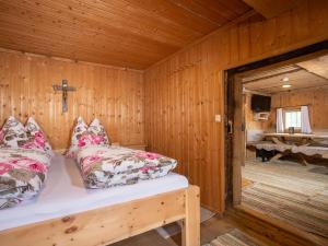 Posteľ alebo postele v izbe v ubytovaní Holiday Home Hochzillertalblick by Interhome