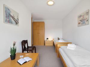 Ένα ή περισσότερα κρεβάτια σε δωμάτιο στο Apartment Allod Park Haus C 701 by Interhome