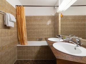 Un baño de Apartment Allod Park Haus C 306 by Interhome