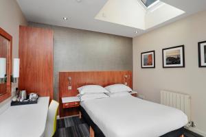 Voodi või voodid majutusasutuse The Place Hotel toas