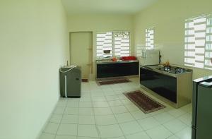 Dapur atau dapur kecil di Nausha Homestay Mus-lim ONLY +14 gambar