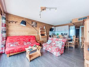 Posezení v ubytování Apartment Champ Bozon by Interhome + 18 fotografií