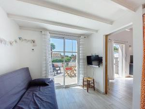 Μια τηλεόραση ή/και κέντρο ψυχαγωγίας στο Holiday Home Les Hauts du Parc by Interhome