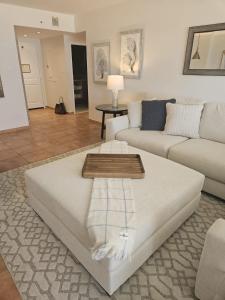 Χώρος καθιστικού στο Luxury Beachfront 1BR Villa in Ocean Villas - Breathtaking Views - Villa Isla Encantada +76 φωτογραφίες