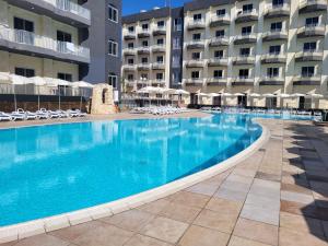 an empty swimming pool in front of a hotel at Topaz Hotel in St Paul's Bay