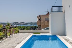 Bazén v ubytování Luxury apart, beach, swimming pool, Okrug, Trogir nebo v jeho okolí