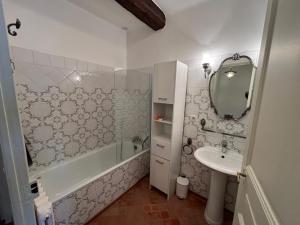 a bathroom with a tub and a sink and a bath tub at À minnanna in Banon +24 photos