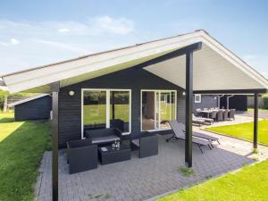 Zahrada ubytování Holiday Home Susan - 600m from the sea by Interhome