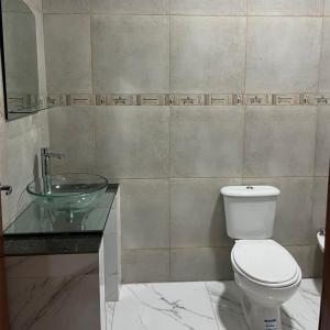 Ένα μπάνιο στο Complejo Kennedy Apart & Eventos