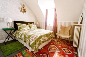 a bedroom with a bed and a chair and a window at La Finestra Sul Cortile in Aosta