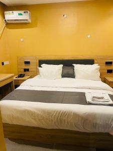Voodi või voodid majutusasutuse RIU HYATT HOTEL and SUITES toas