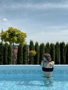 a woman in a bathing suit in a swimming pool at Готель-ресторан Два Леви in Slavske
