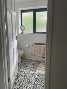 Ένα μπάνιο στο The Lawns Private Rooms in Shared Home