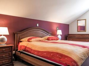 Rúm í herbergi á Villa Hauts-de-Genthod by Interhome