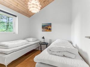 Postel nebo postele na pokoji v ubytování Holiday Home Nanni - from the sea by Interhome